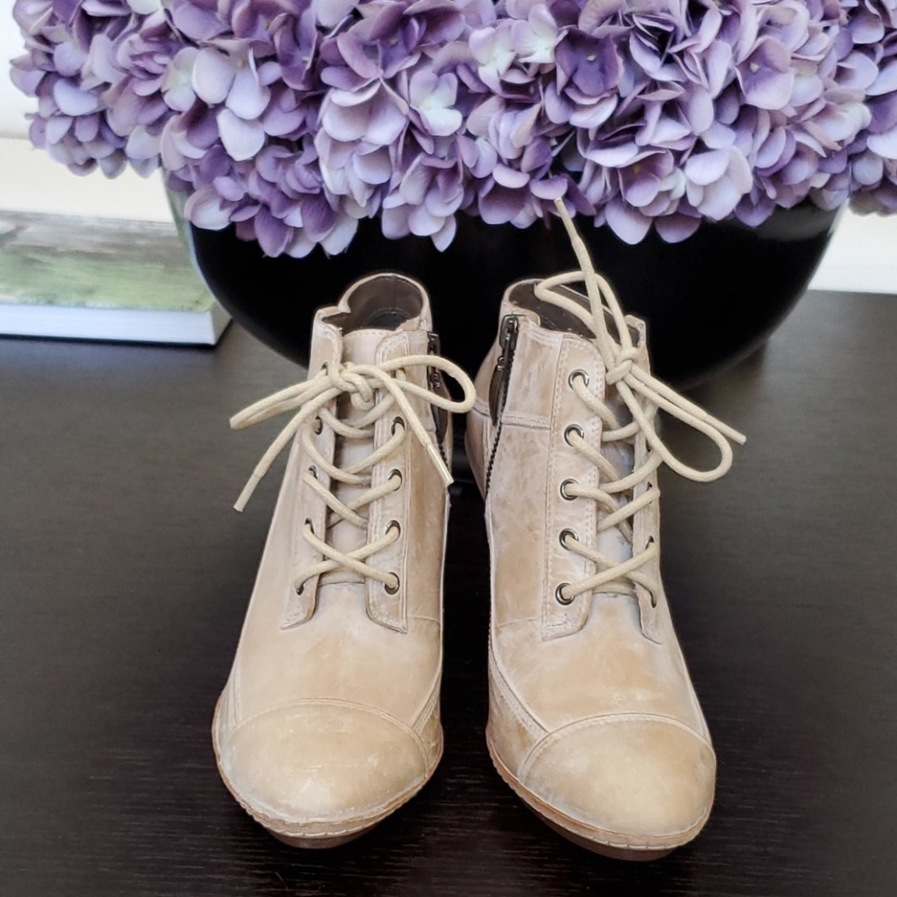 DKNYC Cathee Burnished leather Natural ankle boots